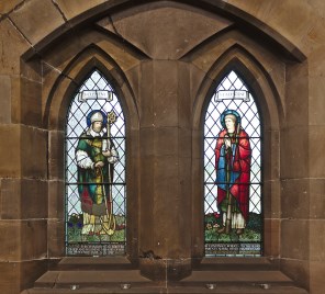 교황 성 클레멘스 1세와 성 발렌티노_by William Morris & Co._photo by Rodhullandemu_in the Church of Jesus Christ in Wirral_England.jpg